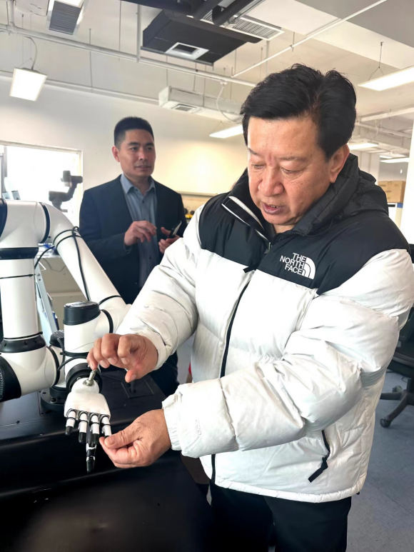 蔡德成对人工智能表示出极大兴趣