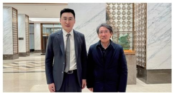 郭聃洋博士与薛其坤院士(南方科技大学校长、中国科学 院院士、国家最高科学技术奖获得者)